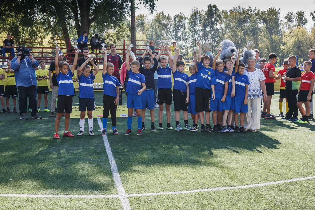 Детская футбольная команда Физико-Математического лицея №5
